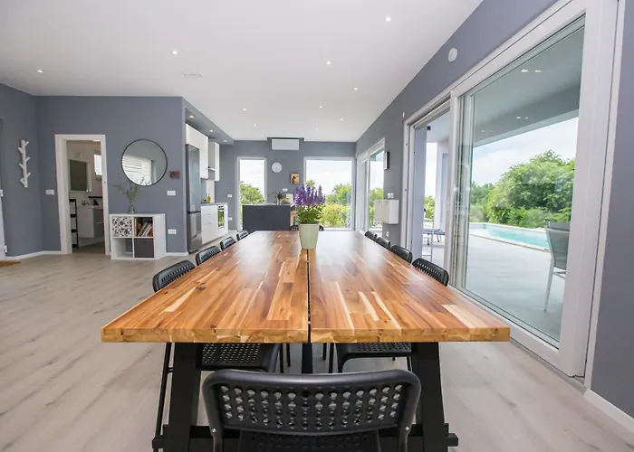 別荘 The Maj House ポレッチ